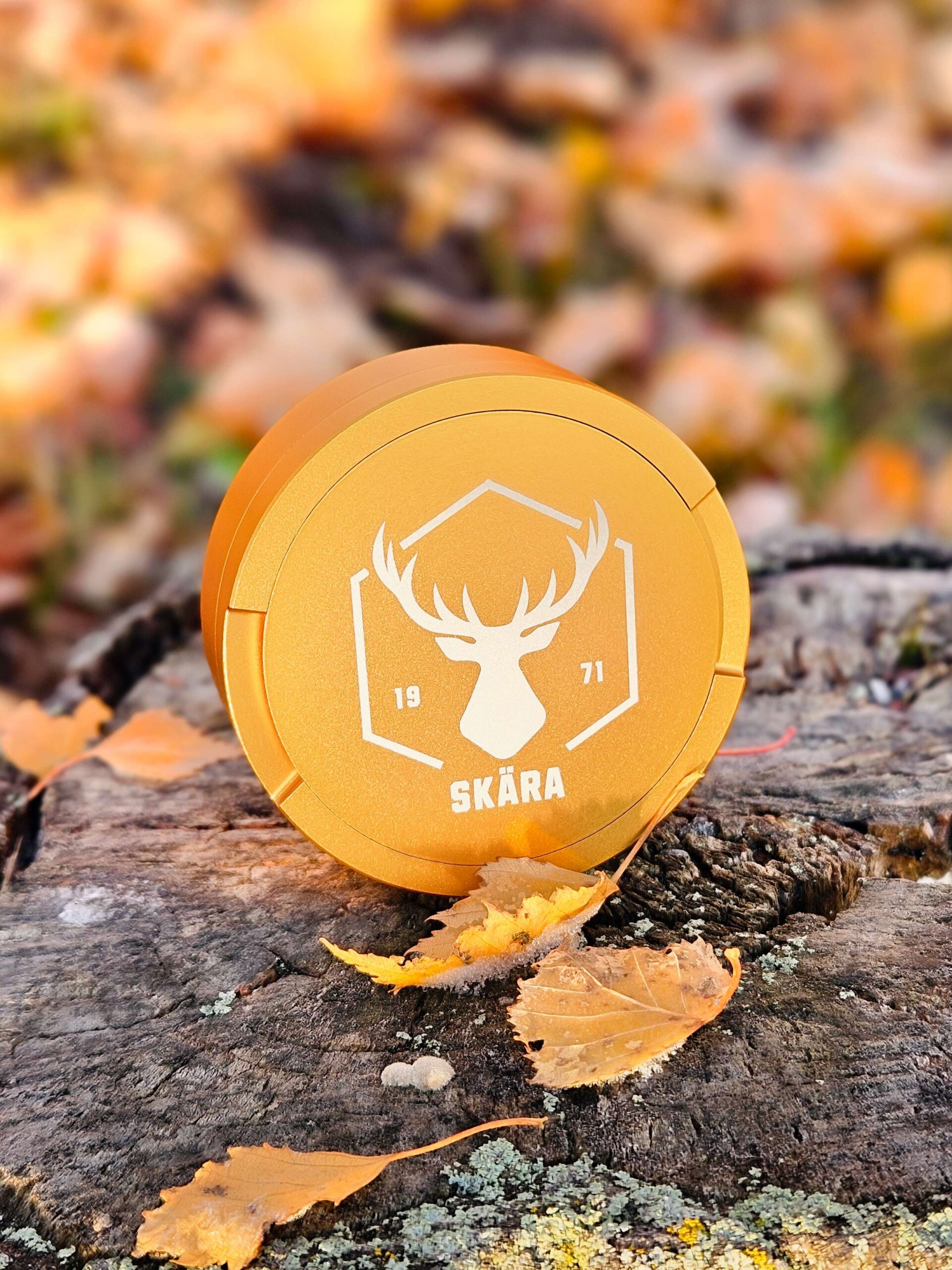 Personlig snusdosa Jagaremblem Guld scaled