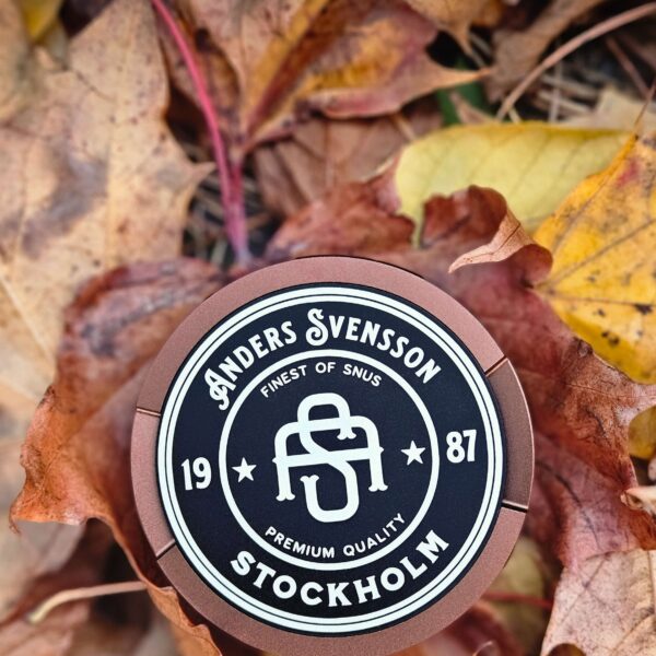 Personlig snusdosa Monogram linjart Svart brun